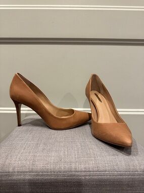 BCBGeneration Classic Women's Tan Pointed-Toe Pumps 6.5
